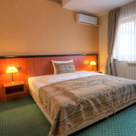 Hotel Monako & Fish Restaurant 3*